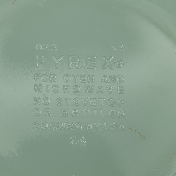 Pyrex Opal White Milk Glass 022 1 Liter 1 Quart Casserole Dish Mixing Bowl - Picture 8 of 8